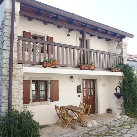 Casa Vacanze Alenka Borgo Grotta Gigante Exterior photo