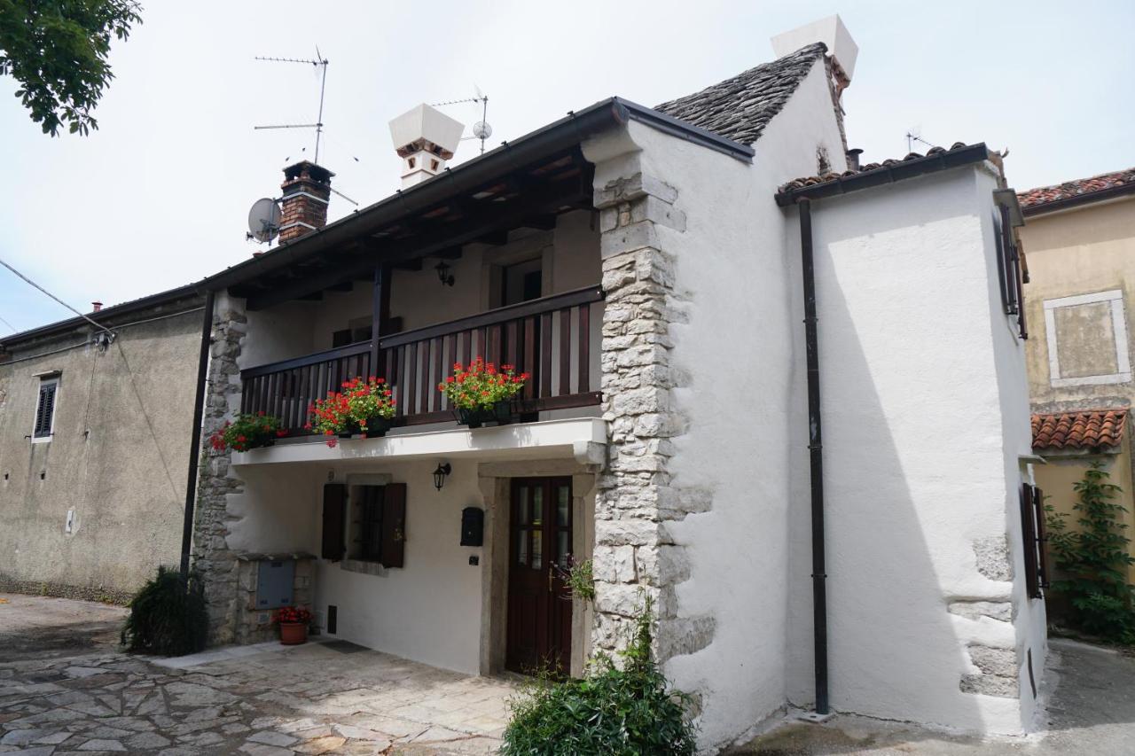 Casa Vacanze Alenka Borgo Grotta Gigante Exterior photo