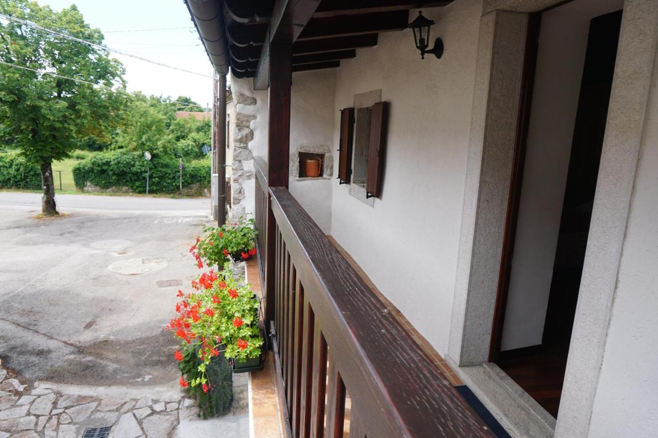 Casa Vacanze Alenka Borgo Grotta Gigante Exterior photo