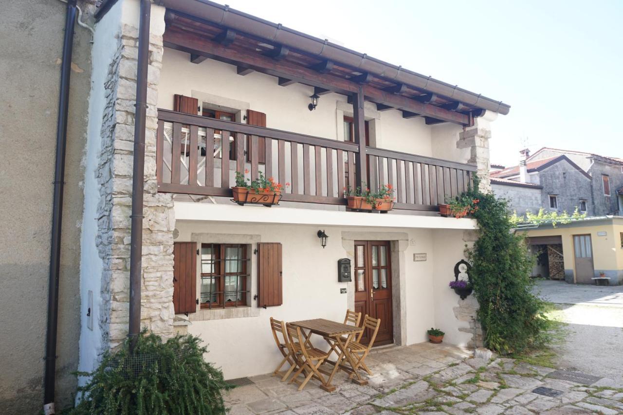 Casa Vacanze Alenka Borgo Grotta Gigante Exterior photo